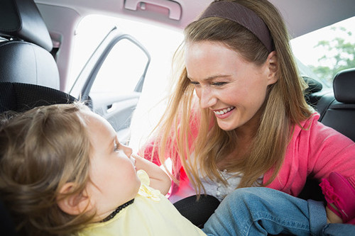 Sillas a contramarcha: los sistemas de retención infantil más seguros para viajar