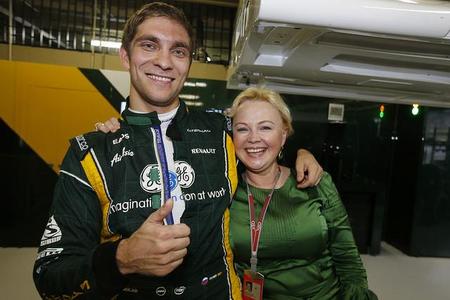 Según Oksana Kosachenko, Vitaly Petrov ha conseguido dinero para volver a la Fórmula 1