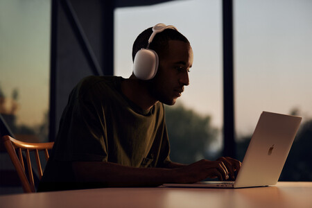 Un ex-empleado de Apple afirma que los AirPods Max se empezaron a diseñar hace cuatro años
