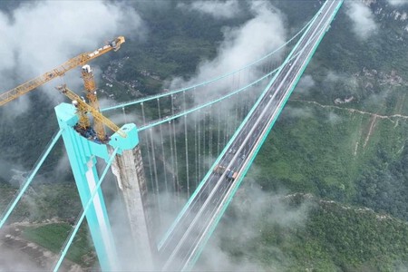 Ponte Mais Alta Do Mundo Conclui Teste Com 96 Caminhoes E 33 Mil Toneladas Antes Da Inauguracao Oficial Na Provincia Montanhosa De Guizhou China