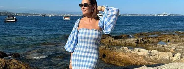 Los vestidos con nido de abeja que llevaremos con sandalias planas todo el verano