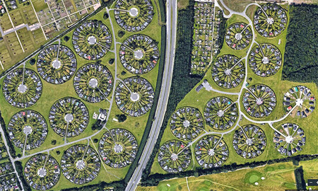 La hipnótica arquitectura que hay en la ciudad jardín de Brøndby