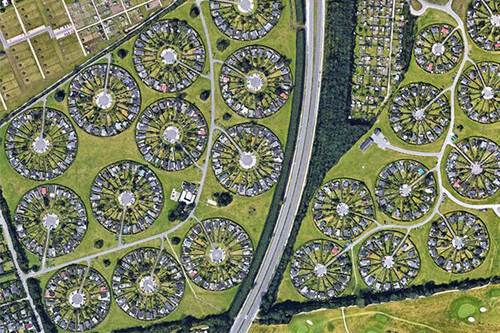 La hipnótica arquitectura que hay en la ciudad jardín de Brøndby