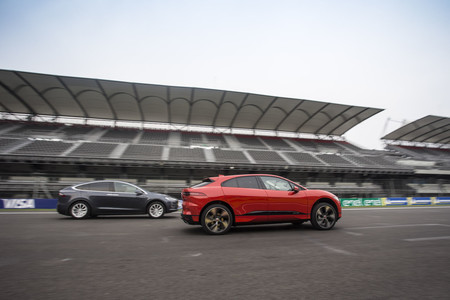 Por qué el Jaguar I-PACE sí se debe comparar con el Tesla Model X aunque sean coches tan distintos