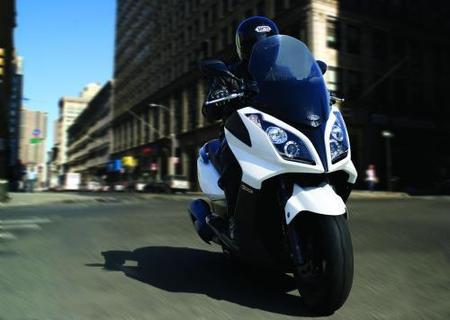 Kymco Super Dink 300i, a la venta en noviembre