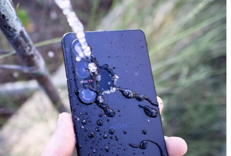 携帯電話が熱くなっている場合、これは最悪の考えです