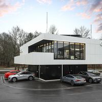 Este curioso centro de recarga de Audi es un salón de primera clase y tiene capacidad para cargar hasta 80 coches eléctricos cada día  