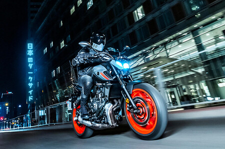 La Yamaha MT-07 también arriesga con la estética para una mecánica continuista de 74 CV pero Euro5