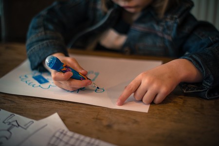 Padres, dejad de agobiar a los niños si se olvidan de las cosas. Es mejor ponerles pistas visuales