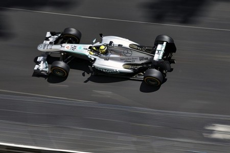 Nico Rosberg se lleva la victoria en una carrera de trenecitos