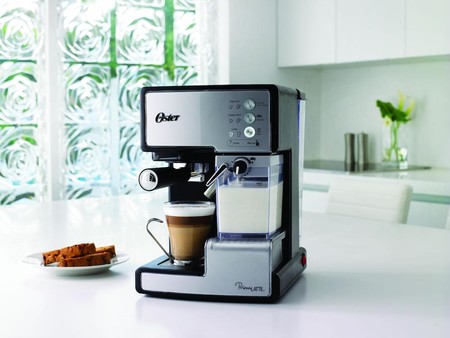 ¿No te gustan las cápsulas? Esta cafetera espresso Oster Prima Latte ahora cuesta 119,95 euros