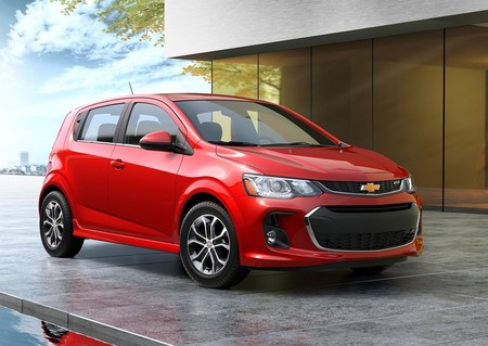 El Chevrolet Sonic terminará su vida en octubre y su lugar será ocupado por la versión SUV del Bolt