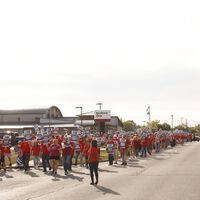 Tercera semana de huelga en EEUU: los trabajadores ponen contra las cuerdas a las marcas de coches