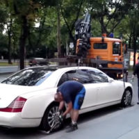 Video: Si no quieres que la grúa se lleve tu auto ¡cómprate un Maybach!