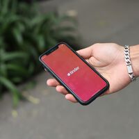 "Son cosas que pasan", el CEO de Tinder advierte a las víctimas de las estafas románticas y deja un mensaje de esperanza