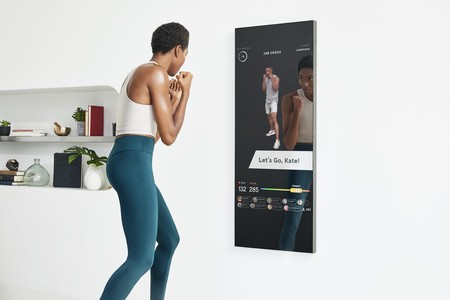 Este espejo interactivo de 1.500 dólares es la última moda para entrenar en tu salón