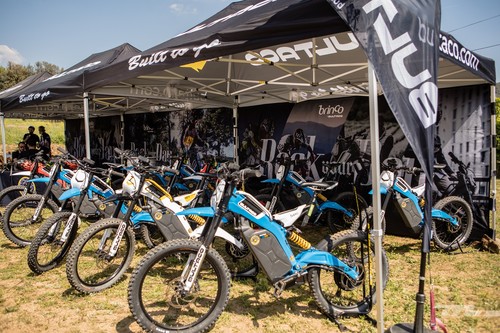 Seguimos la pista al pulgar más famoso: la Bultaco Brinco desde dentro, una moto-bike futurista