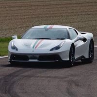 ¡Es un pájaro, es un avión! ¿Es un 488 Speciale? ¿Es un 488 Scuderia? ¿Es un... Dino?