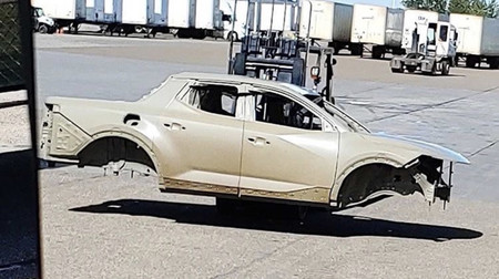 ¡Espiada! La Hyundai Santa Cruz va tomando forma: la pick-up coreana muestra su robusta silueta
