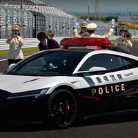 Los americanos tienen el Corvette pero los japoneses tienen más clase: un hombre de 43 años regala un Honda NSX para que la policía se pasee en Suzuka