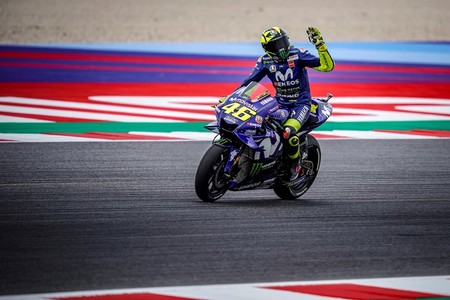Valentino Rossi Espera Podio Aragon 2