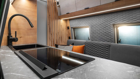 Falcon Globe Traveller 12