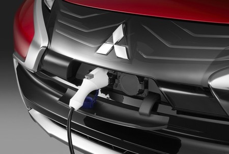 Mitsubishi Xr Phev 03