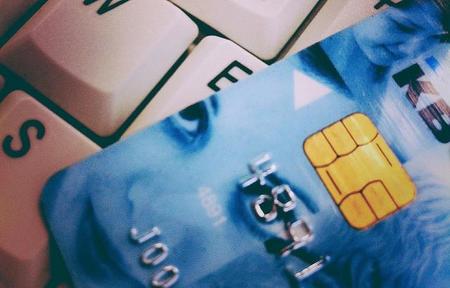 Limitación a las comisiones por cobro con tarjetas que puede quedarse en el tintero para las pymes