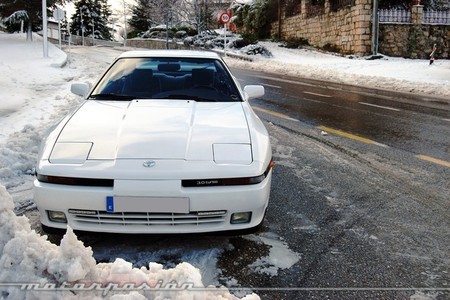 Toyota Supra con Michelin Alpin 4