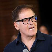 El multimillonario Mark Cuban cuenta que para pagar parte de su universidad promocionó su propia estafa con esquema Ponzi 