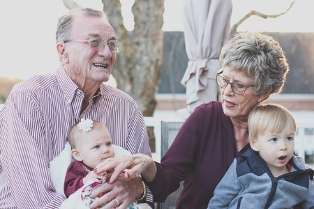 Síndrome del abuelo esclavo: abuelos desbordados por el cuidado de los nietos