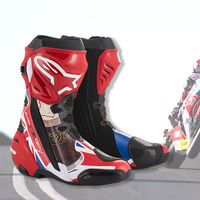 No son baratas, pero las Alpinestars Supertech R 'John McGuinness' te harán sentir como un road racer