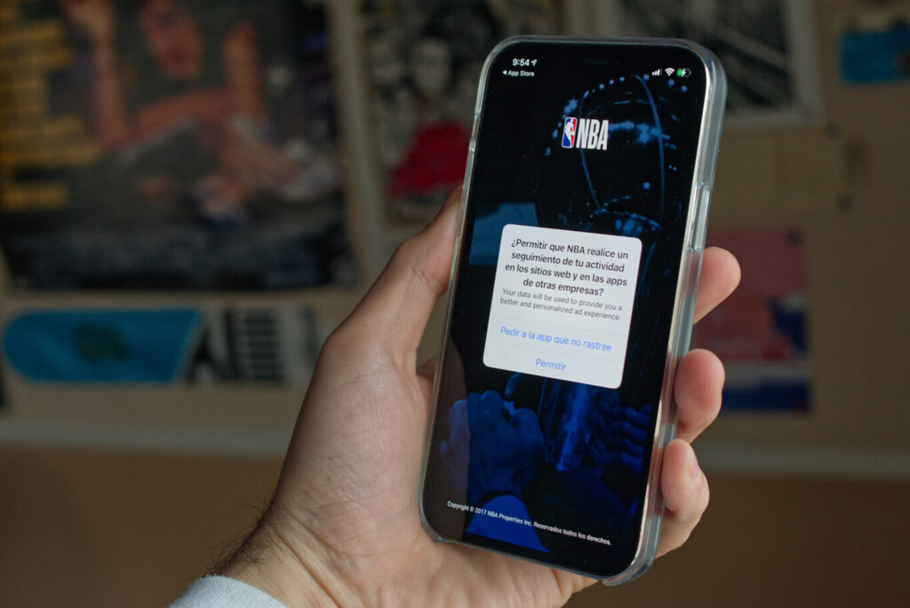 Facebook, Twitter y YouTube han perdido casi 10.000 millones de dólares por no poder rastrearnos en el iPhone, según Financial Times
