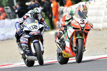 Superbikes Italia 2010: Max Biaggi hace buenos sus records y gana la primera carrera