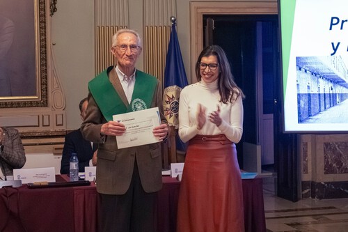 Jubilado con ocho matrículas de hono