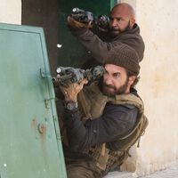 Rodar en Afganistán estaba complicado, por lo que Guy Ritchie decidió quedarse en Alicante y firmar uno de los thrillers de acción más intensos de su filmografía