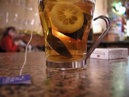 Potencia los beneficios del té añadiendo zumo de limón
