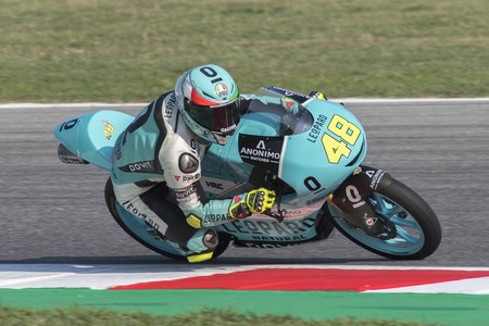 Lorenzo Dalla Porta consigue su primera victoria de Moto3 en una accidentada carrera en Misano