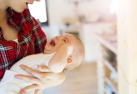 Prevenir la bronquiolitis: haz que se laven siempre las manos antes de tocar al recién nacido
