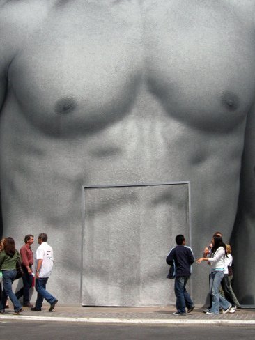 La cirugía de glúteos y pechos también es cosa de hombres