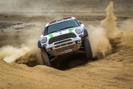Así fue el accidente de Krzystof Holowczyc que le dejó fuera del Dakar