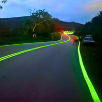 Un país pintó carreteras que brillan en la oscuridad. Son espectaculares y seguras, pero descubrieron un gran problema 