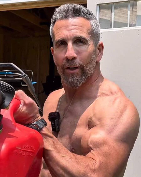 Reunimos datos de 36 estudios que analizaron un total de 389 adultos jóvenes y 390 adultos mayores con el objetivo de comparar sus experiencias de daño muscular inducido por el ejercicio. Analizamos tres tipos diferentes de estudios en nuestra investigación, incluidos aquellos en los que los participantes informaron sobre su dolor muscular, estudios que analizaron marcadores de daño muscular en la sangre y estudios que analizaron la función muscular el día después de un entrenamiento.