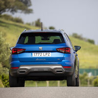 Los coches más vendidos de 2021: el SEAT Arona encara la recta final para ser el nuevo rey de las ventas en España