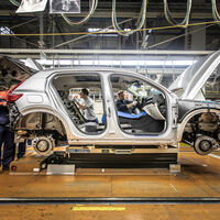 Comienza la cuenta atrás: Estados Unidos le da 4 años a todas las marcas de autos para sustituir componentes de origen chino 