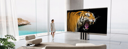Esta es la C-Seed M1, la primera tele microLED del mundo que se puede plegar y esconde sus 165 pulgadas bajo el suelo del salón