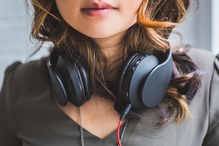 ¿La música ayuda a que trabajes mejor?