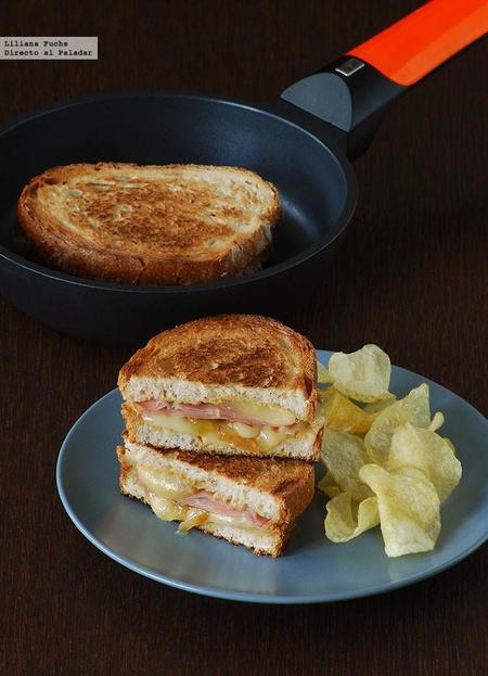 Sándwich de mortadela y queso San Simón con cebolla caramelizada. Receta