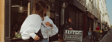 Cinco blusas de los 80 que vuelven para llevarse con pantalones rectos este otoño 2026