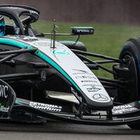 La Fórmula 1 tenía un enorme problema con los alerones de sus nuevos coches. Algunos lo han arreglado con un pequeño agujero en el morro 